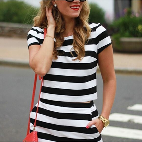 Express Black & White Women's Crop Top - Picture 1 of 6